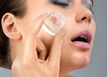 Mách bạn mẹo hay giúp chăm sóc sức khỏe bằng đá lạnh