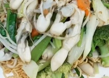 Mì tôm bào ngư giá tận 150 ngàn đồng/gói và mì tôm xào ốc giác đang ‘hot’, giờ đây có thể tự làm tại nhà chỉ với 20-50 ngàn đồng/1 đĩa