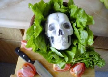 Khi bị ngộ độc thực phẩm nhẹ bạn cần phải xử lý như thế nào?
