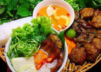 Phở và bún chả Hà Nội nổi tiếng nhưng sao không làm giàu được?