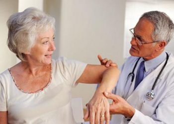Giúp người cao tuổi đẩy lùi chứng thoái hóa khớp vào mùa lạnh
