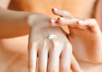 Mách nhỏ 5 cách làm hay giúp bàn tay luôn sạch và trắng mịn