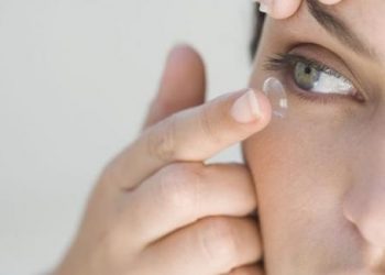 Cách chăm sóc mắt sau khi đeo kính áp tròng bạn nên biết