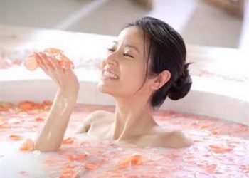 Mách nhỏ tám bài thuốc tắm giúp trị mẩn ngứa hiệu quả