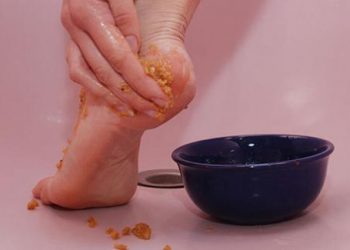 Bật mí cho bạn gái ba cách tẩy tế bào chết cho chân cực kỳ đơn giản