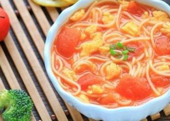 Nấu nước sôi úp mì tôm cũ rích rồi, hãy làm theo cách này sẽ không nổi mụn nóng trong, vừa ngon lại vừa bổ dưỡng