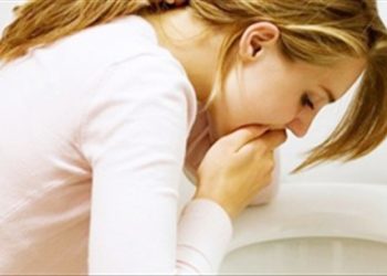 Mách bạn cách ứng phó với ngộ độc thực phẩm tại nhà