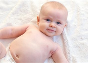 Mẹo để trẻ sơ sinh không bị méo đầu không phải ai cũng biết