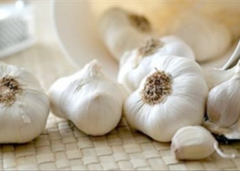 Bí quyết chữa ngộ độc thực phẩm bằng tỏi, gừng, đậu xanh