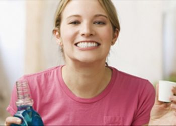 Hướng dẫn cách sử dụng nước súc miệng an toàn và hiệu quả