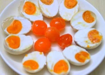 Mưa rét dài ngày có hũ trứng muối trong nhà không lo đói cả tháng và cách làm muối trứng đơn giản nhất