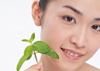Mẹo hay chữa hôi miệng bằng rau thơm và gia vị trong bếp