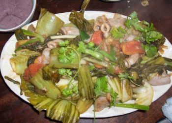 Cách làm lòng xào dưa chua ngon không dừng được đũa