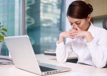 Làm sao để tránh nhiễm xạ từ máy tính khi thường xuyên sử dụng?