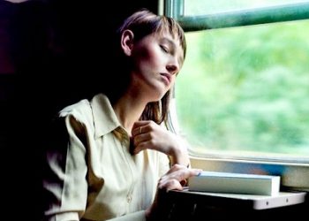 Cách chống say tàu xe, máy bay bạn có thể bỏ tí, phòng khi cần