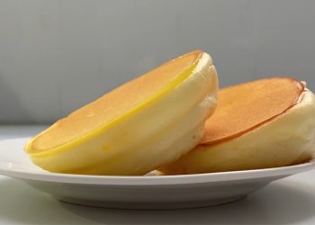2 cách làm bánh Pancake chỉ với 1 quả trứng, không cần dùng bột