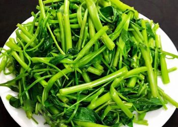 2 cách làm rau muống luộc xanh mướt, nước dùng làm canh húp thanh mát