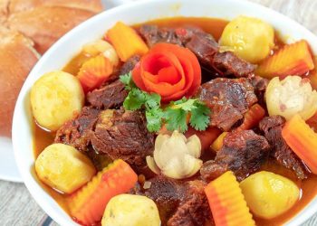 Bò nấu lagu: 2 cách làm mặn và chay đậm đà, béo ngậy hấp dẫn như nhà hàng