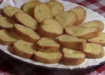Bánh mì bơ: 4 cách nướng giòn rụm, thơm lừng, ngọt ngào cho tín đồ mê ăn vặt