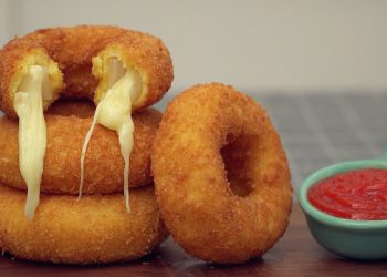 Cách làm snack hành tây phô mai chiên giòn rụm, đã ăn là ghiền