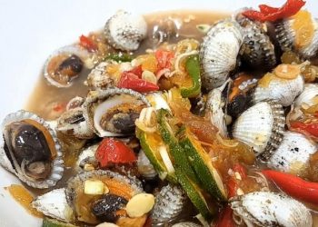Cách làm sò huyết sốt me kiểu Thái lạ miệng, ai ăn cũng thích