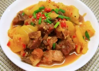 Chia sẻ bí quyết làm món thịt heo kho dứa thơm ngon, đơn giản tại nhà !