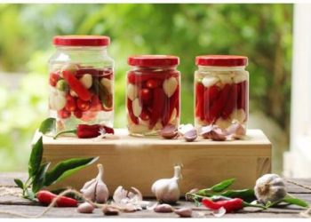 Mẹo hay làm tỏi ngâm giấm không bao giờ bị xanh và nổi váng