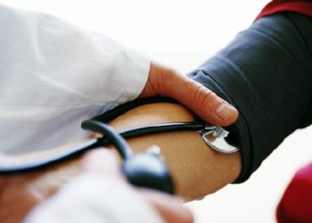 Tự làm giảm cơn tăng huyết áp với những bước thực hiện sau