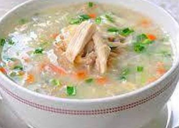 Chồng bàng hoàng khi ăn bát cháo gà vợ trẻ chăm lúc ốm