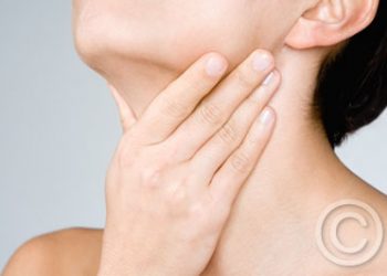 Cách đơn giản để bảo vệ cổ họng trong mùa đông lạnh