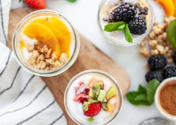3 Cách làm sữa chua trái cây nguyên chất có vị ngon hơn