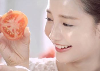 7 cách đắp mặt nạ cà chua đúng chuẩn, da bóng sáng không thua gì gái Hàn