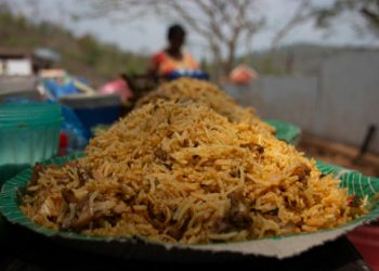 Ẩm thực gà nướng ống tre độc đáo của người Adivasis
