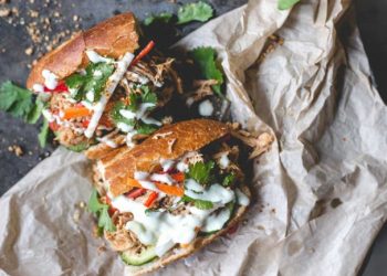 Báo Pháp gọi bánh mì Việt Nam là “đối thủ đáng gờm” của hamburger Mỹ