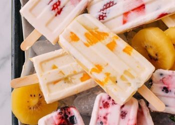 Cách làm kem que sữa chua trái cây chỉ với 4 thành phần