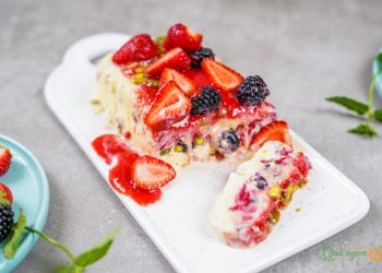 Cách làm Kem Semifreddo mâm xôi với các loại quả mọng