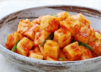 Cách làm kim chi củ cải Hàn Quốc giòn ngon sần sật