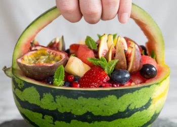 Cách làm một giỏ dưa hấu tráng miệng full trái cây