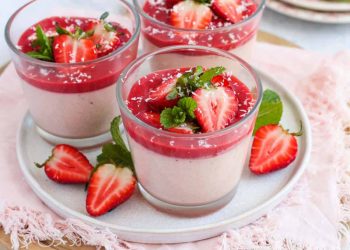 Cách làm Panna Cotta Dâu tây chinh phục mọi vị giác