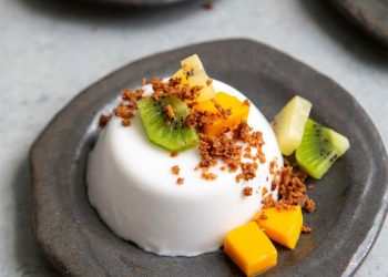 Cách làm Panna Cotta dừa latik trái cây