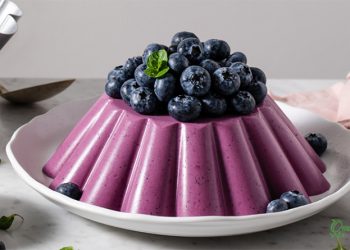 Cách làm Panna Cotta việt quất với sữa chua và kem tươi