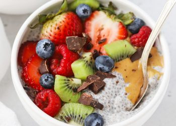 Cách làm Pudding hạt chia vani trái cây