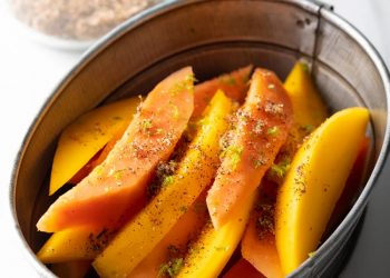 Cách làm xoài đu đủ trộn muối ớt vỏ chanh bào