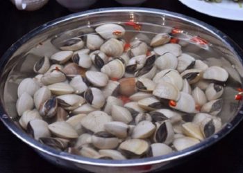 Cách nấu canh kim chi hải sản kiểu Hàn đậm đà hương vị