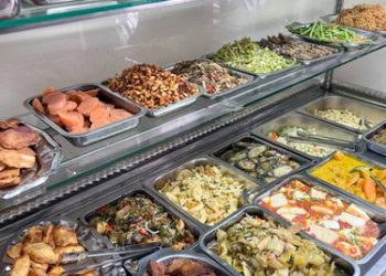 Cầm 50K ĂN KHÔNG GIỚI HẠN HƠN 50 MÓN CHAY NGON núp hẻm Sài Gòn