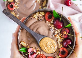 Công thức bát sinh tố cherry hạnh nhân socola giàu protein