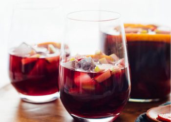 Công thức pha chế Sangria đỏ trái cây tuyệt nhất