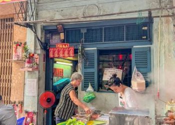 Độc đáo BÁNH CUỐN HONGKONG nhiều loại topping giá chỉ từ 20k núp chợ Phùng Hưng