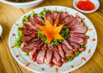 Hướng dẫn chi tiết cách chế biến lườn ngỗng hun khói sốt cam