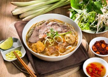 Mách bạn cách nấu bún bò Huế thơm ngon chuẩn vị